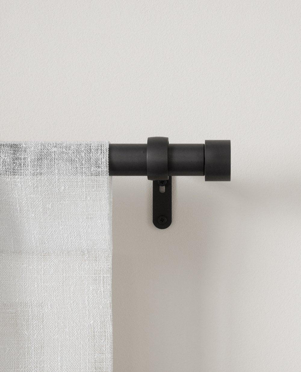 Umbra Cappa 25mm Black Expandable Curtain Pole